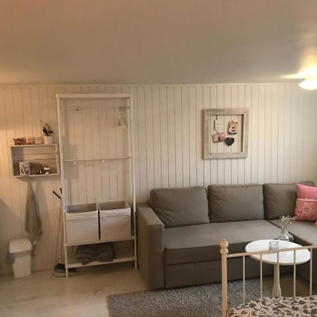 Room With Pentry, Separate Entrance, No Cardpayment Granna Ngoại thất bức ảnh
