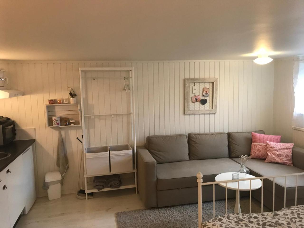 Room With Pentry, Separate Entrance, No Cardpayment Granna Ngoại thất bức ảnh